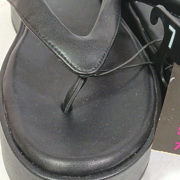 Women's NOBO' Black Wedge Faux Leather, memory foam Flip Flop Shoes, Size 7 - Picture 7 of 8